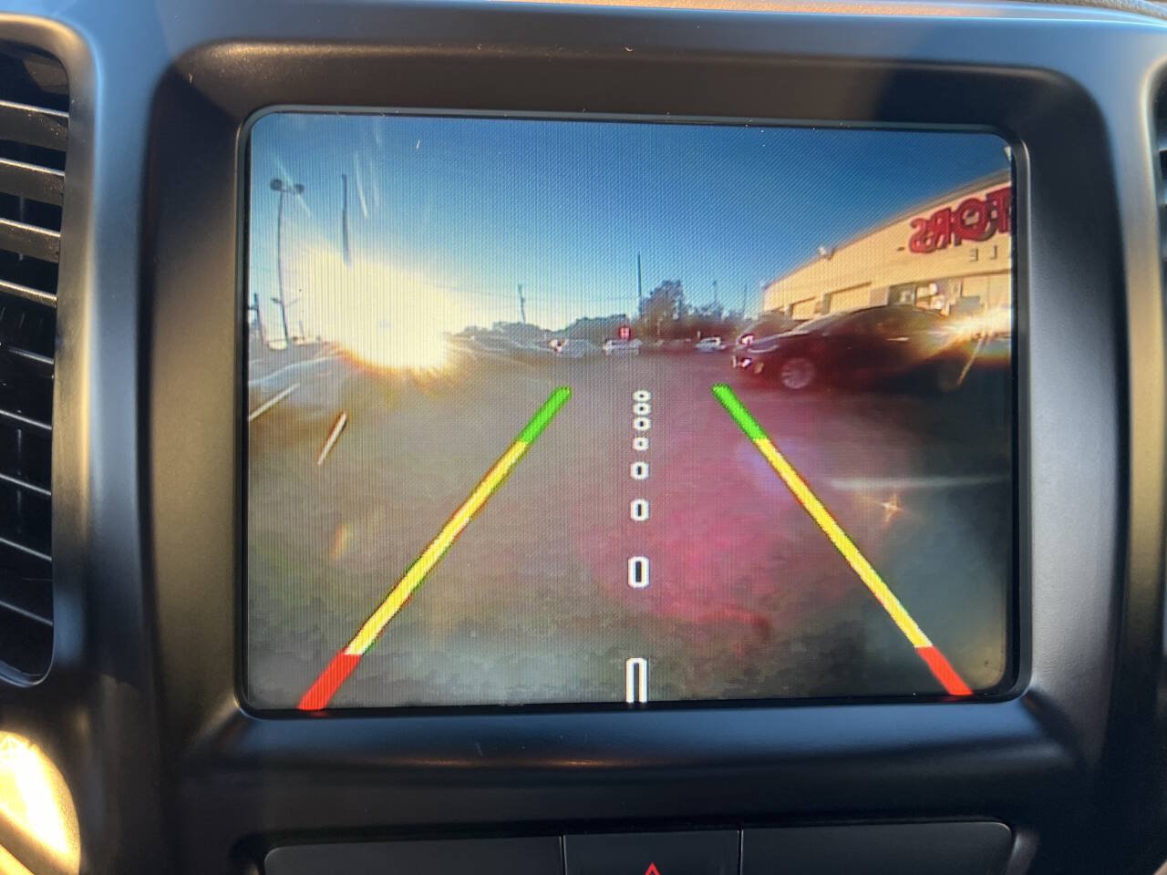 Used 2017 Jeep Cherokee Limited FWD image 13