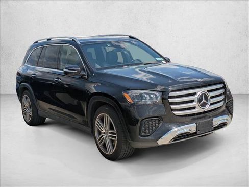 Used 2025 Mercedes-Benz GLS 450 4MATIC image 3