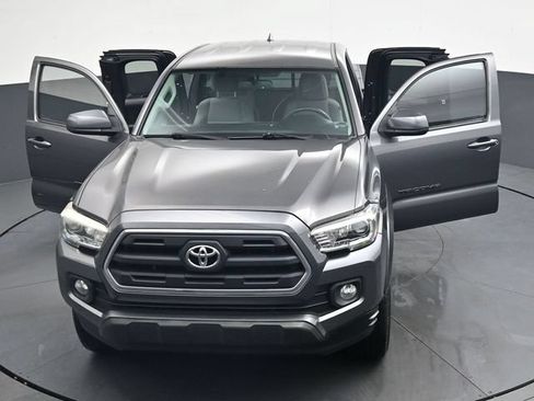 Used 2016 Toyota Tacoma SR5 w/ SR5 Appearance Package (SN) AWD/4WD image 38