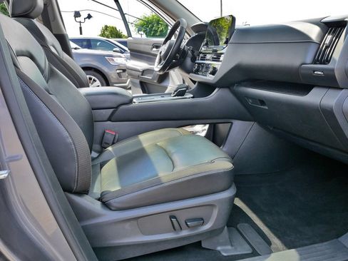 Used 2022 Nissan Pathfinder SL w/ SL Premium Package FWD image 12