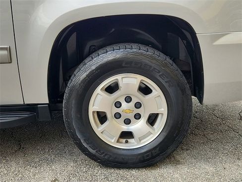 Used 2014 Chevrolet Suburban LT w/ Luxury Package image 30