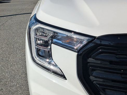 Used 2023 GMC Terrain SLT w/ Elevation Edition image 9