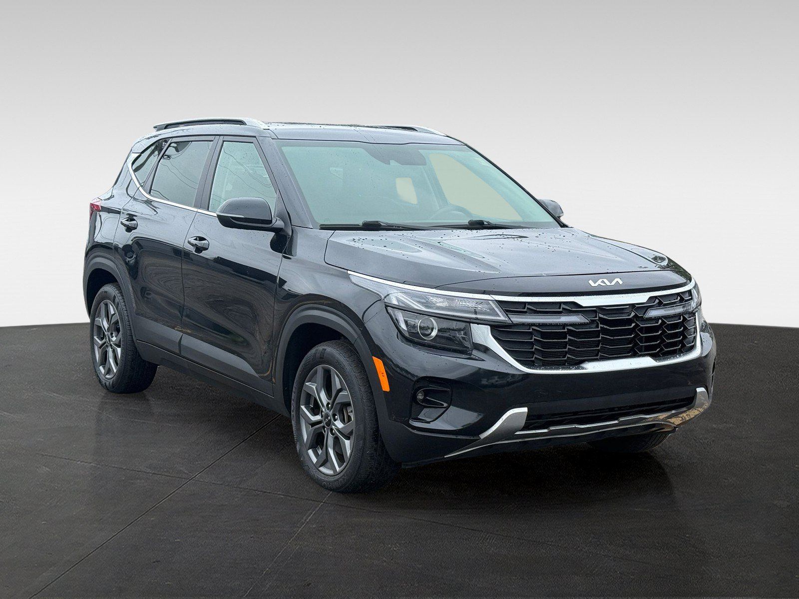 Used 2024 Kia Seltos S AWD/4WD image 3