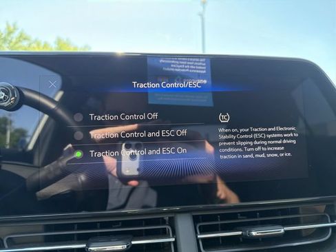 Certified 2025 Chevrolet Trax LT w/ LT Convenience Package FWD image 26