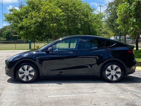 Used 2023 Tesla Model Y Long Range AWD/4WD image 8