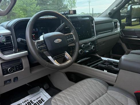 Used 2025 Ford F350 Platinum w/ Platinum Plus Package image 7