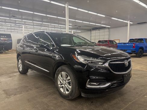 Used 2021 Buick Enclave Essence image 2
