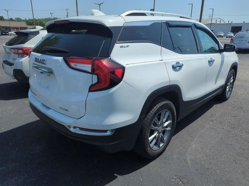 Used 2022 GMC Terrain SLT w/ Infotainment Package II AWD/4WD image 7