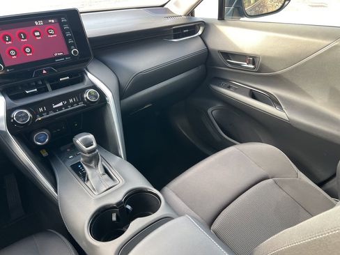 Used 2021 Toyota Venza LE image 21