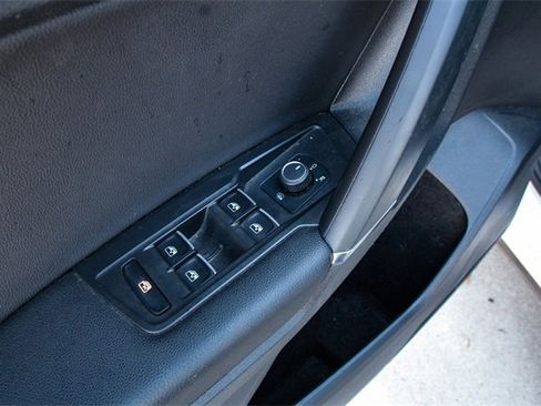 Used 2020 Volkswagen Tiguan SE w/ Panoramic Sunroof Package image 13