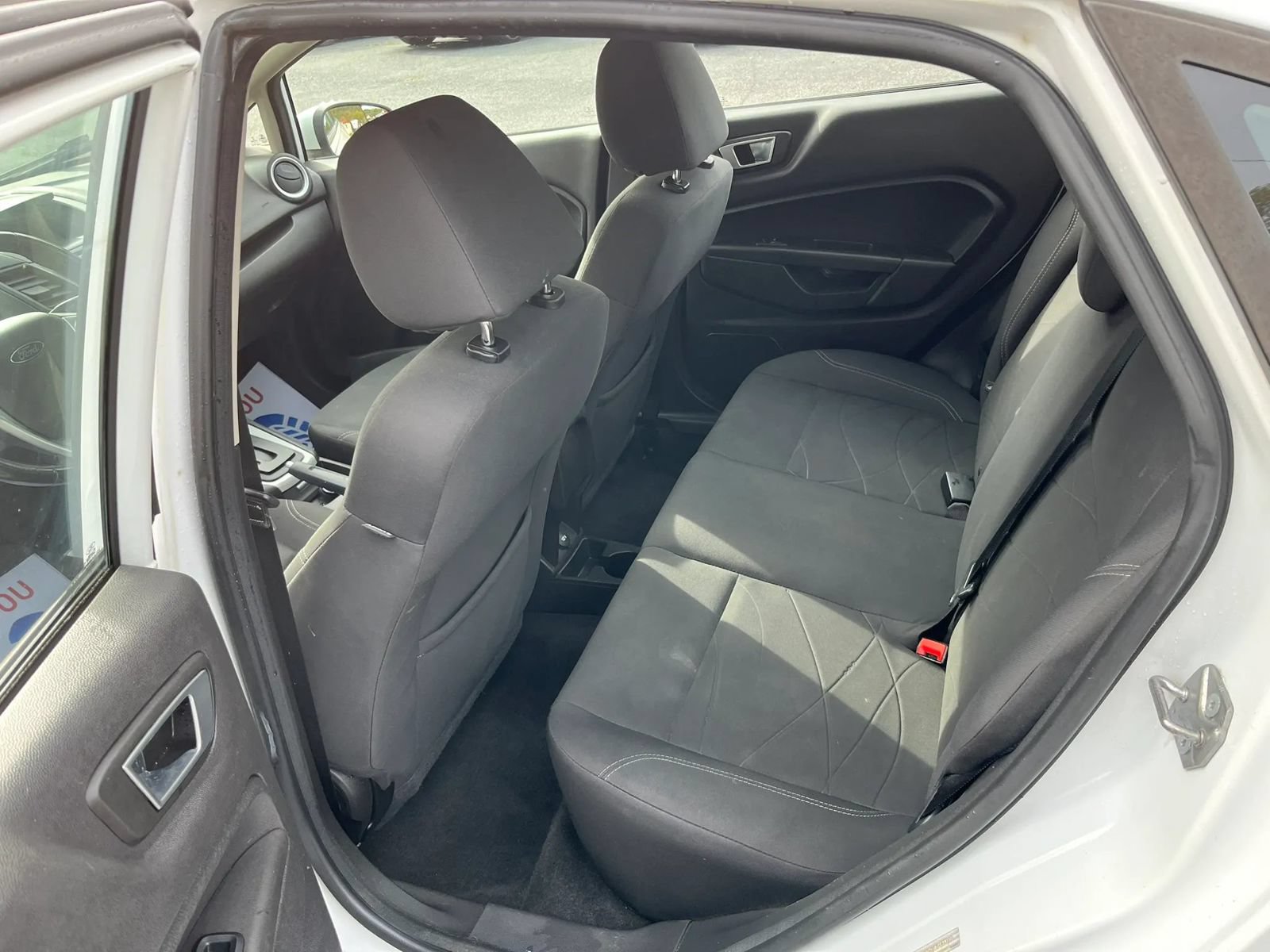 Used 2015 Ford Fiesta SE FWD image 13