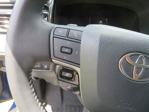 Used 2025 Toyota Camry SE image 14