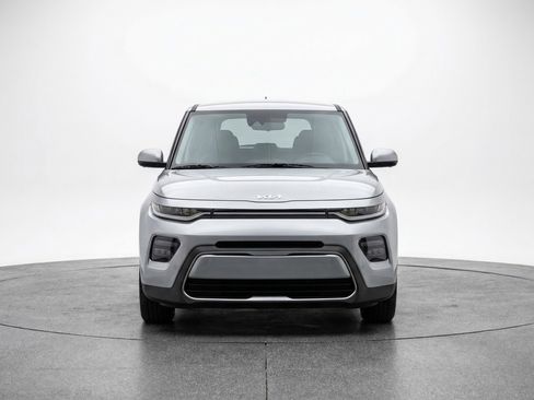 Used 2025 Kia Soul LX w/ LX Technology Package image 2