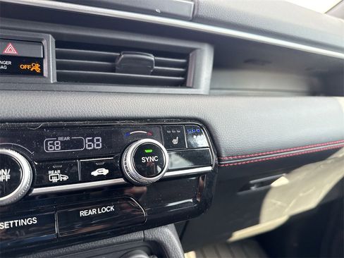 Used 2025 Honda Pilot Black Edition image 34