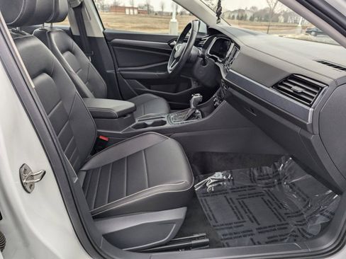 Used 2023 Volkswagen Jetta SE image 6