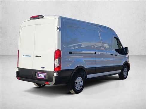 Used 2023 Ford E-Transit Medium Roof image 5