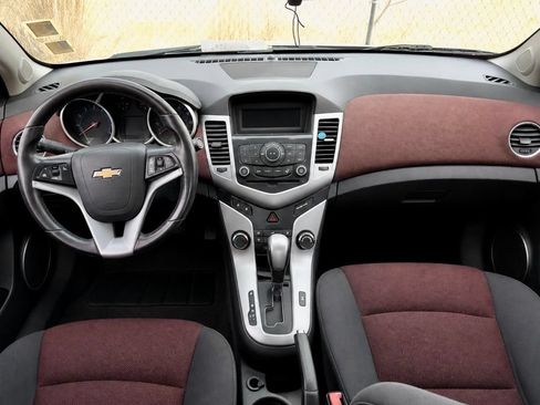 Used 2013 Chevrolet Cruze LT FWD image 3