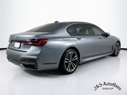 Used 2022 BMW 750i xDrive w/ Executive Package AWD/4WD image 7
