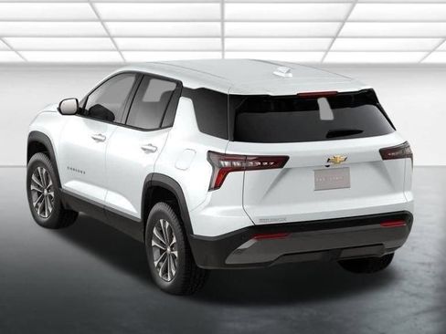 New 2026 Chevrolet Equinox LT FWD image 2