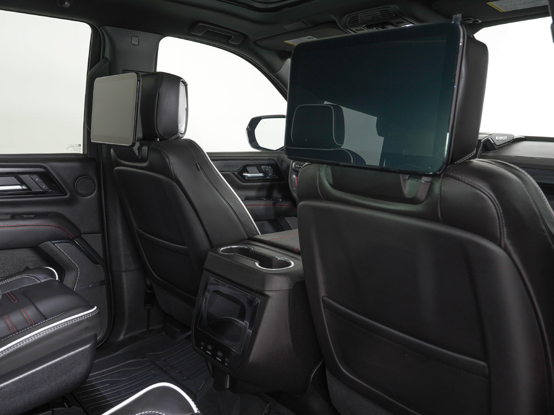 Used 2026 GMC Yukon AT4 Ultimate w/ LPO, Floor Liner Package AWD/4WD image 12