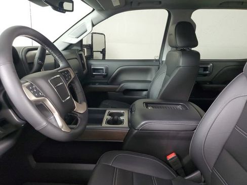 Used 2018 GMC Sierra 2500 Denali w/ Duramax Plus Package AWD/4WD image 21
