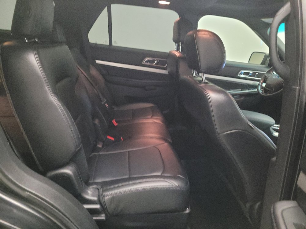 Used 2017 Ford Explorer XLT w/ Equipment Group 202A FWD image 19