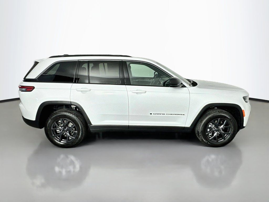 New 2027 Jeep Grand Cherokee Altitude AWD/4WD image 8