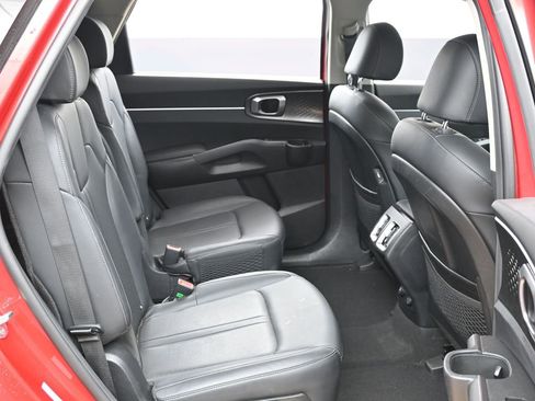 Used 2022 Kia Sorento S FWD image 31