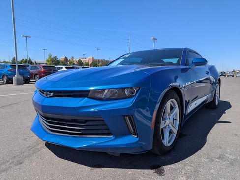 Used 2018 Chevrolet Camaro LT RWD image 7