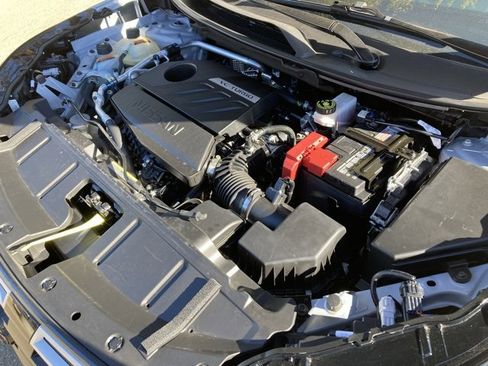 Used 2025 Nissan Rogue SV image 44