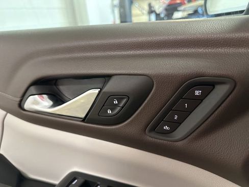 Used 2023 GMC Acadia SLT w/ Preferred Package FWD image 10