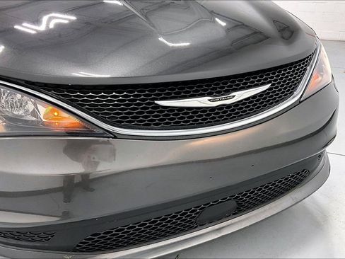 Used 2021 Chrysler Voyager LX FWD image 33