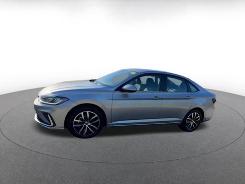 Used 2025 Volkswagen Jetta SE image 8