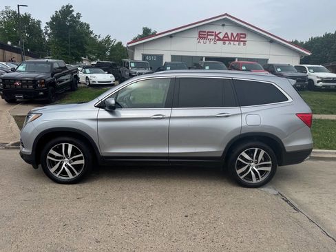 Used 2017 Honda Pilot Touring image 2
