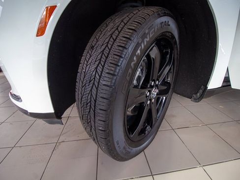 Used 2024 Buick Enclave Essence w/ Sport Touring Edition image 23