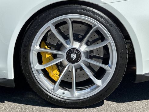 Certified 2016 Porsche 911 R RWD image 38