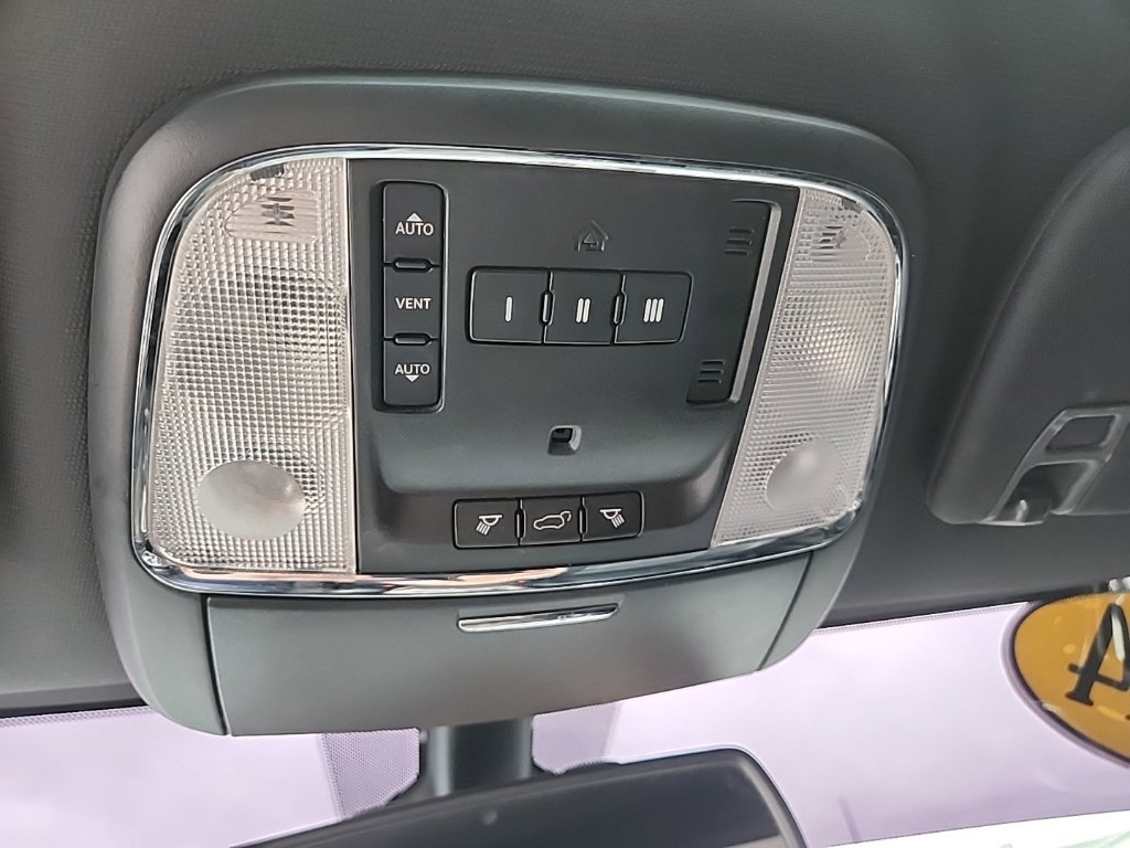 Used 2014 Jeep Grand Cherokee Limited AWD/4WD image 23