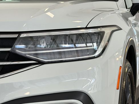 Used 2022 Volkswagen Tiguan SE FWD image 11