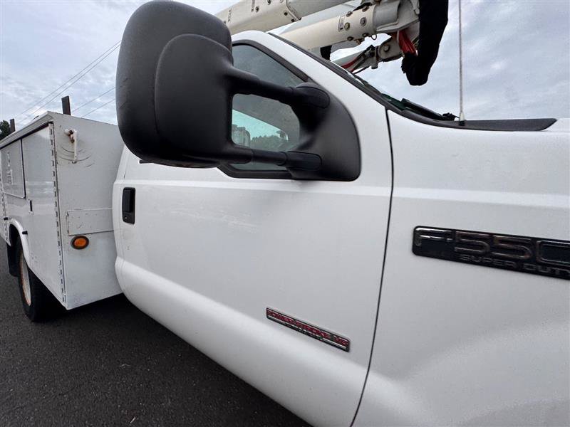 Used 2004 Ford F550 4x4 Regular Cab Super Duty image 26