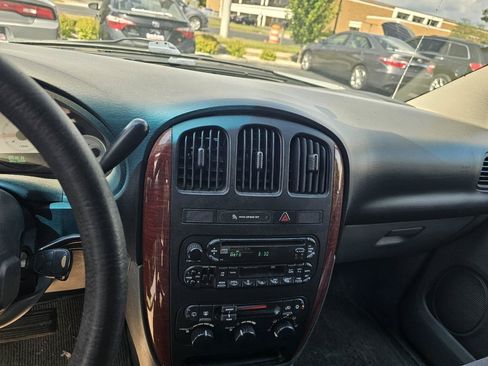 Used 2007 Chrysler Town & Country LX w/ Popular Equipment Group II FWD image 25