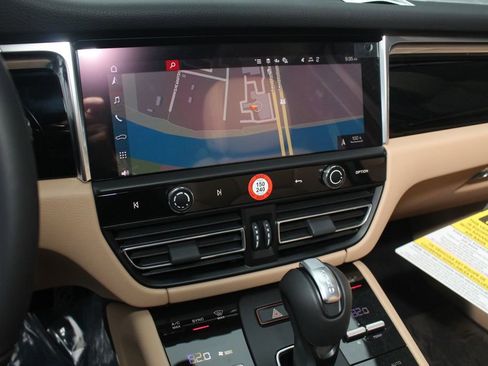 New 2026 Porsche Macan AWD/4WD image 17
