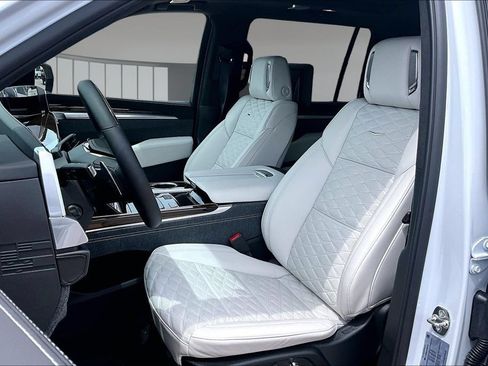 New 2026 Cadillac Escalade ESV Platinum Sport w/ LPO, ONYX Package AWD/4WD image 9