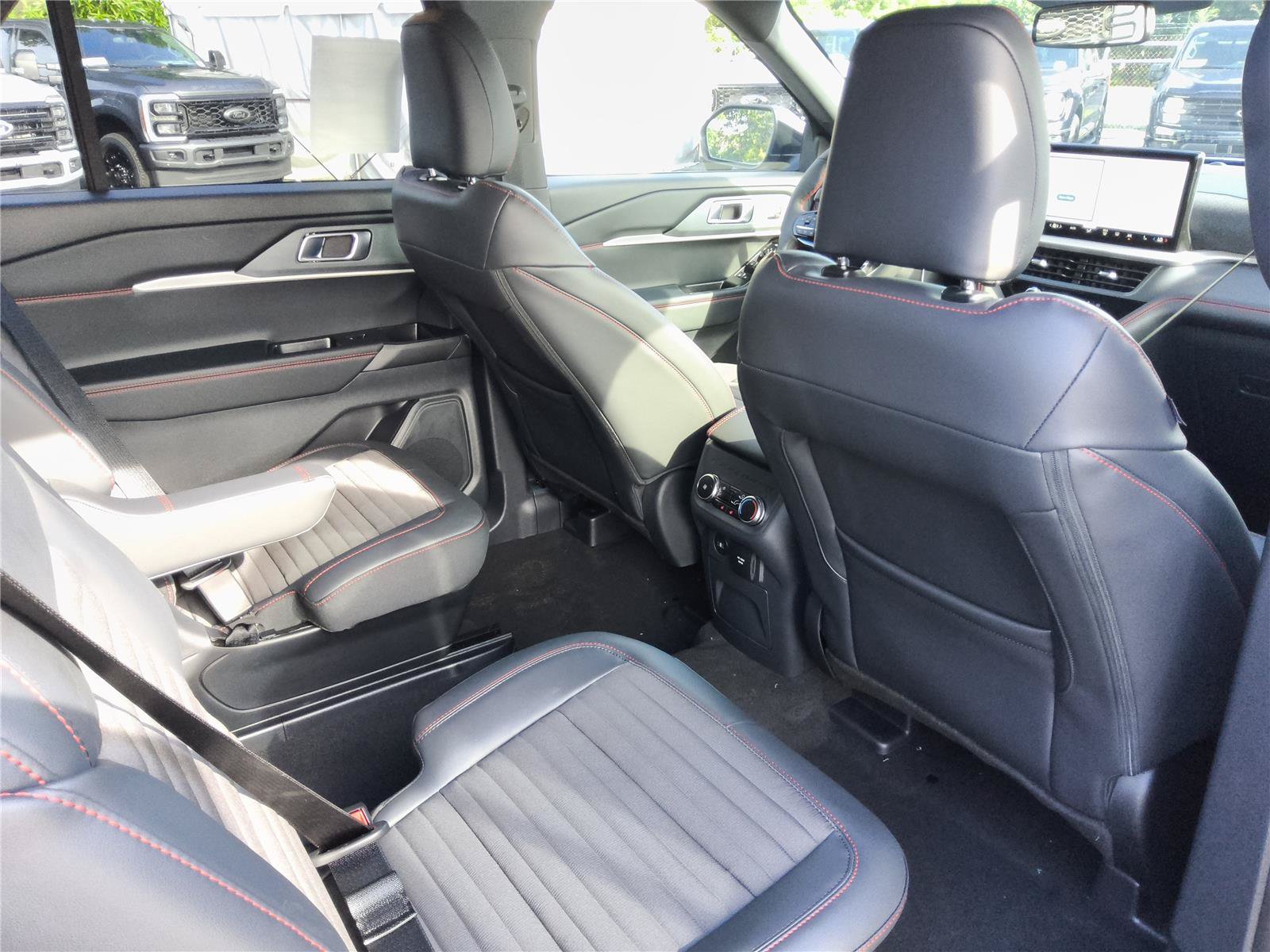 New 2027 Ford Explorer ST-Line w/ Premium Package RWD image 29