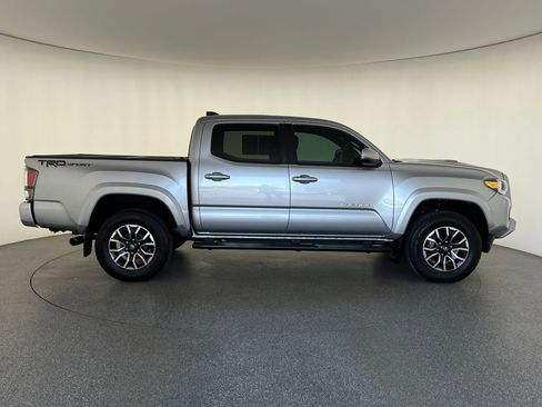 Used 2022 Toyota Tacoma TRD Sport w/ Technology Package RWD image 2
