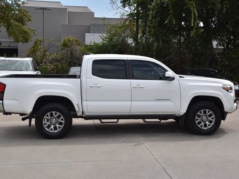 Used 2018 Toyota Tacoma SR5 AWD/4WD image 6