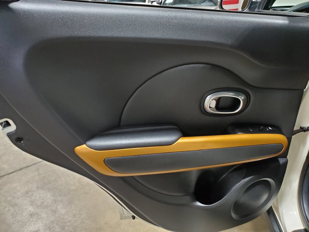 Used 2015 Kia Soul ! w/ Sun & Sound Package FWD image 25