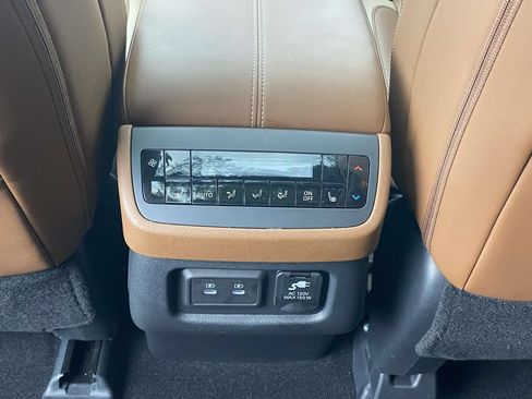Used 2026 Nissan Pathfinder Platinum w/ Accent Package AWD/4WD image 11