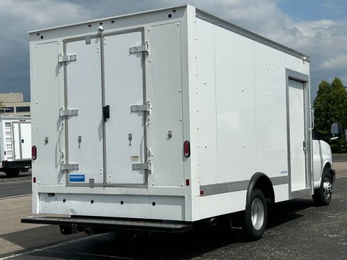 Used 2024 GMC Savana 3500 w/ Power Convenience Package image 7
