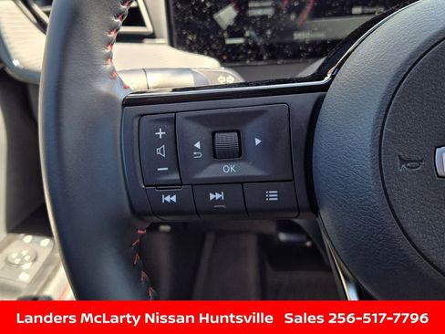 Used 2025 Nissan Kicks SR w/ Illumination Package image 23