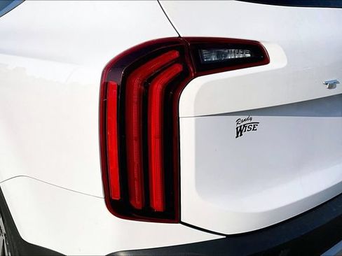 Used 2022 Kia Telluride EX w/ EX Premium Package FWD image 30